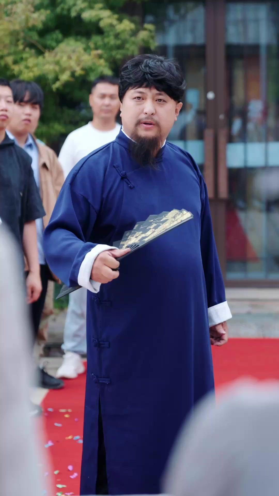 O Imortal de Ouro e a Esposa Muda