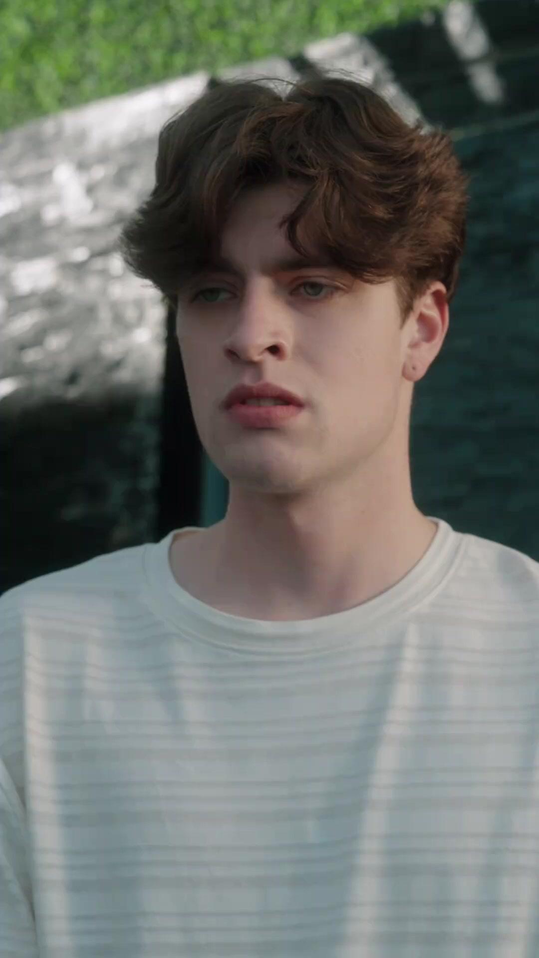 (Synchro)UNBEKANNT: CEO im Bett