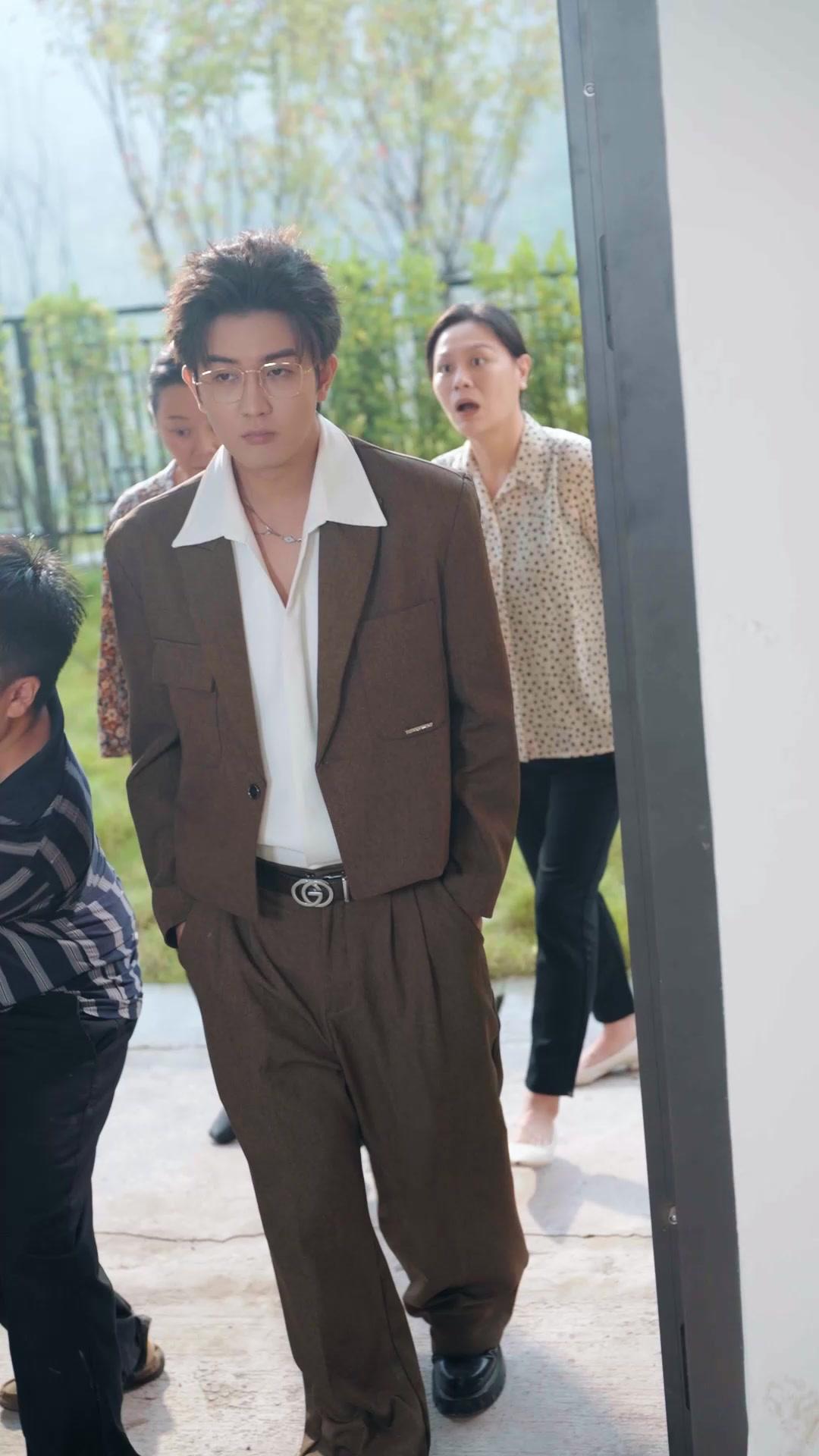 أسرة في دوامة الطمع