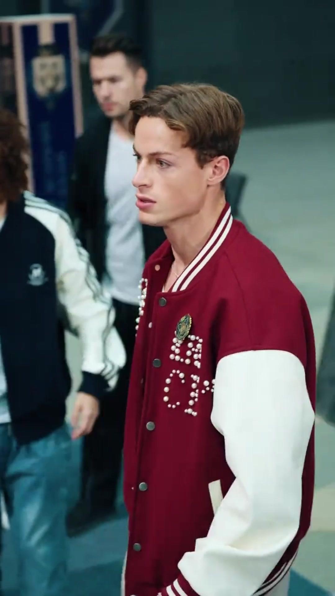 Hidden Wolf King：A Hybrid Loser