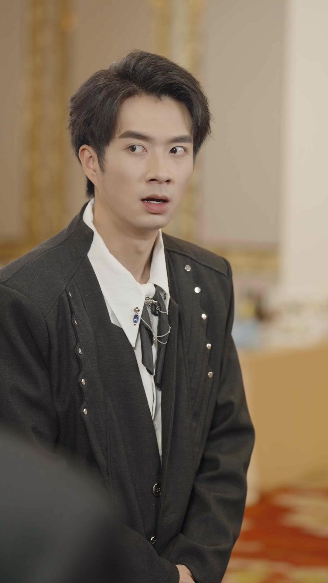 A Tia da Cantina É a Verdadeira Chefe