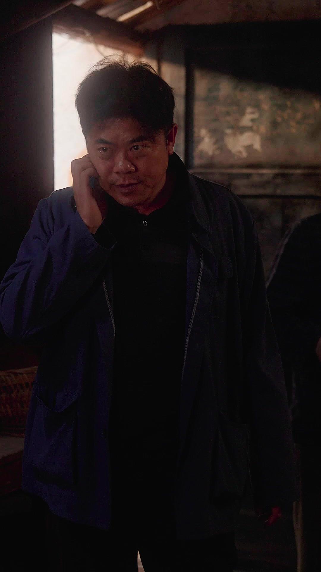 Sepanjang Dekad, Bulan Menunggu