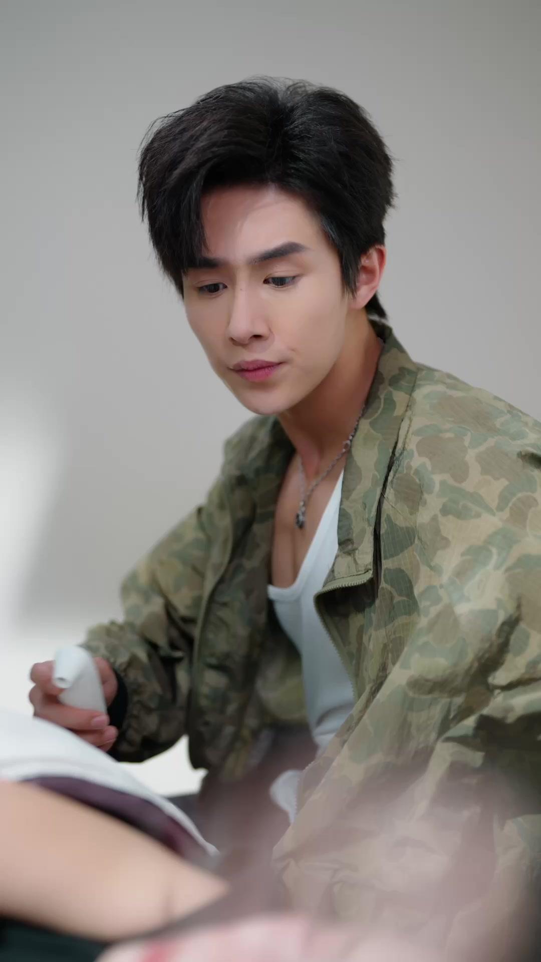 Dalam Pelukannya, Aku Bebas