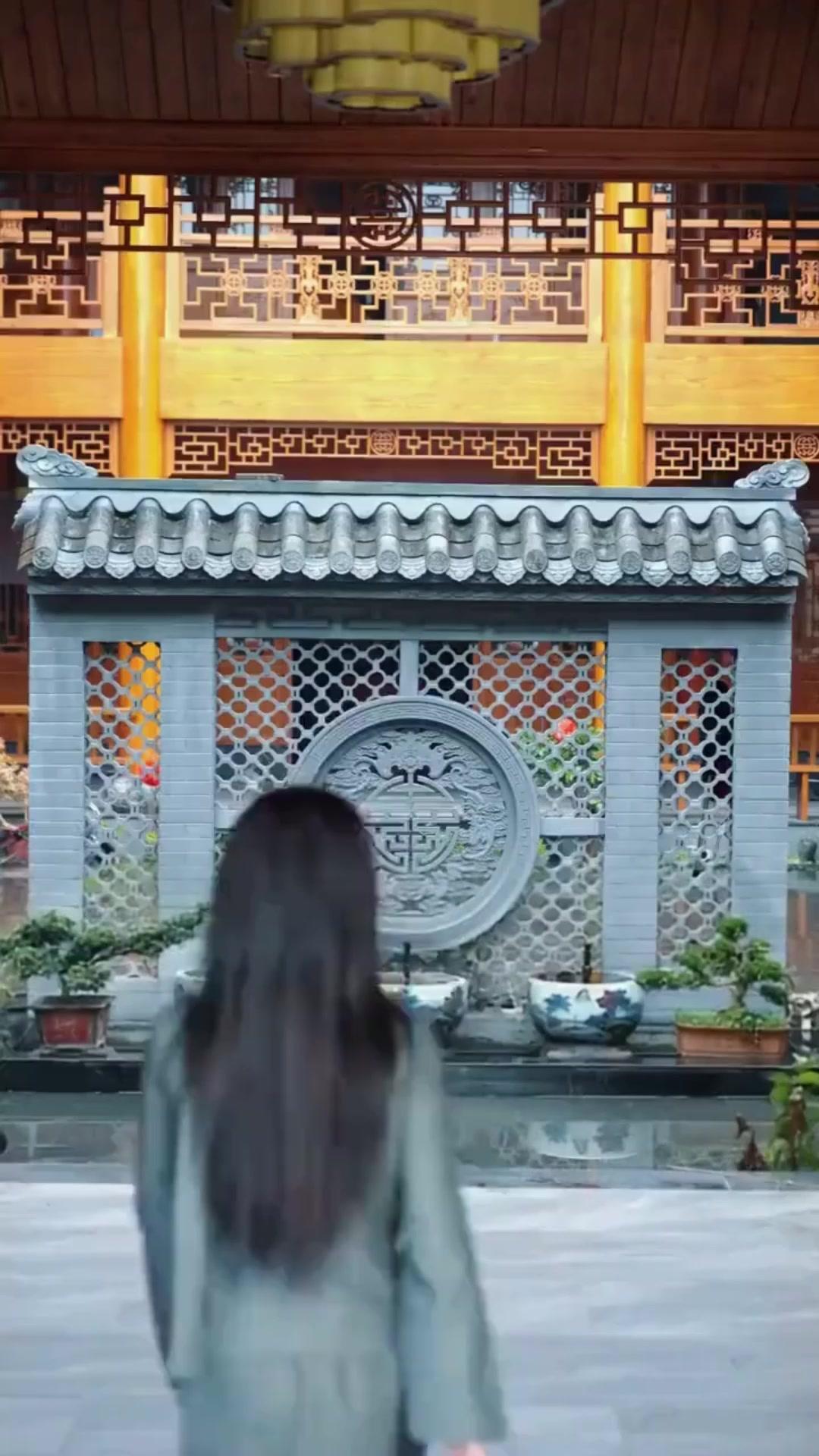 لا تقلقي يا رئيستي، فأنا الطبيب المحارب