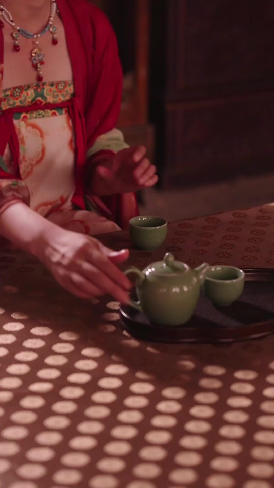 I Became My Sister to Avenge Her