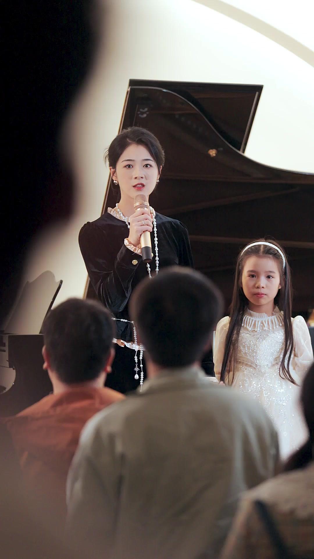 หน้ากากรักนักร้องสาว