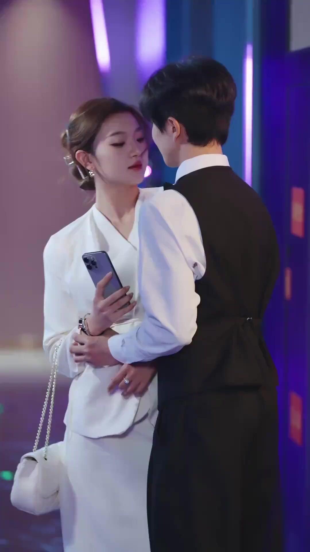 누나, 어린 늑대 어때?