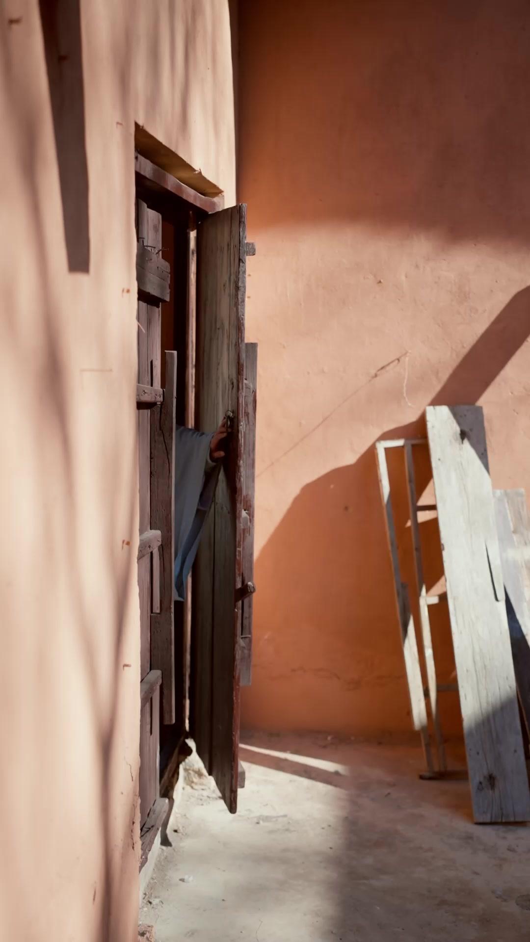 渣夫跪好，朕來了