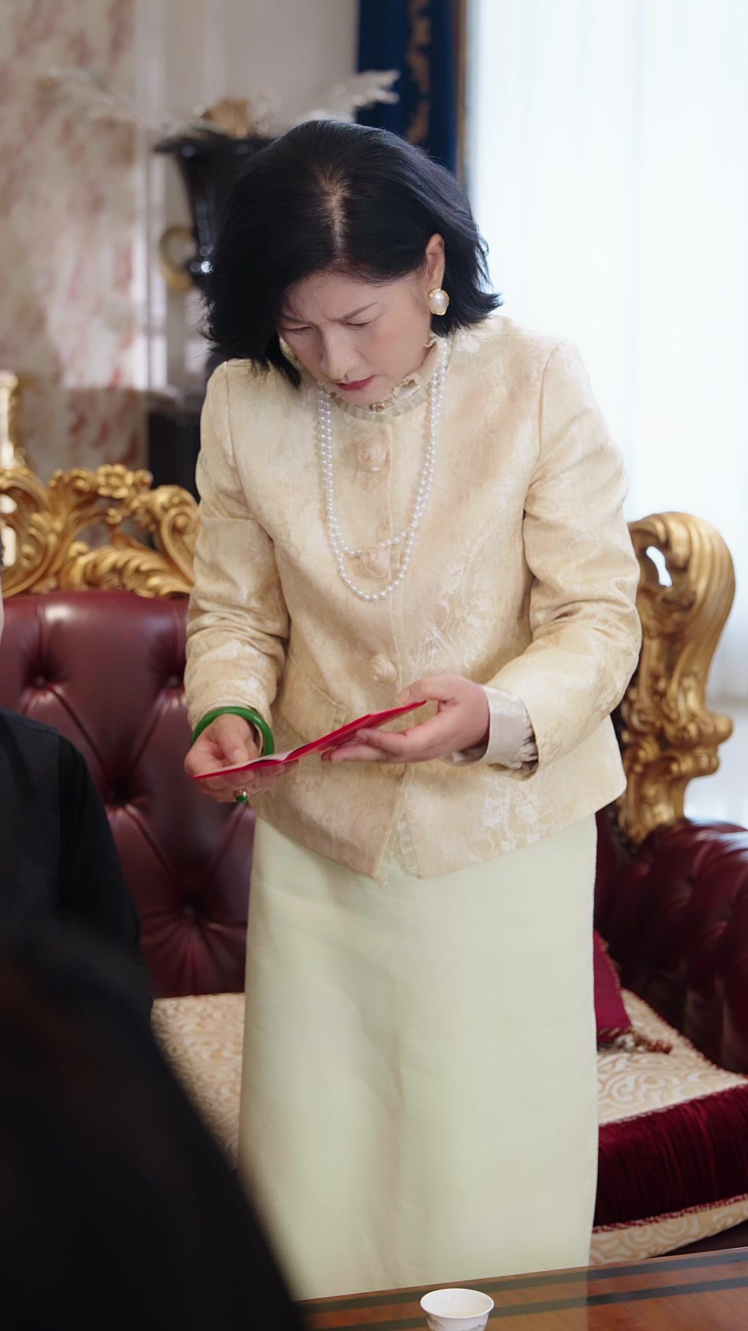 MARIAGE ÉCLAIR : LA PRINCESSE DU MILIEU