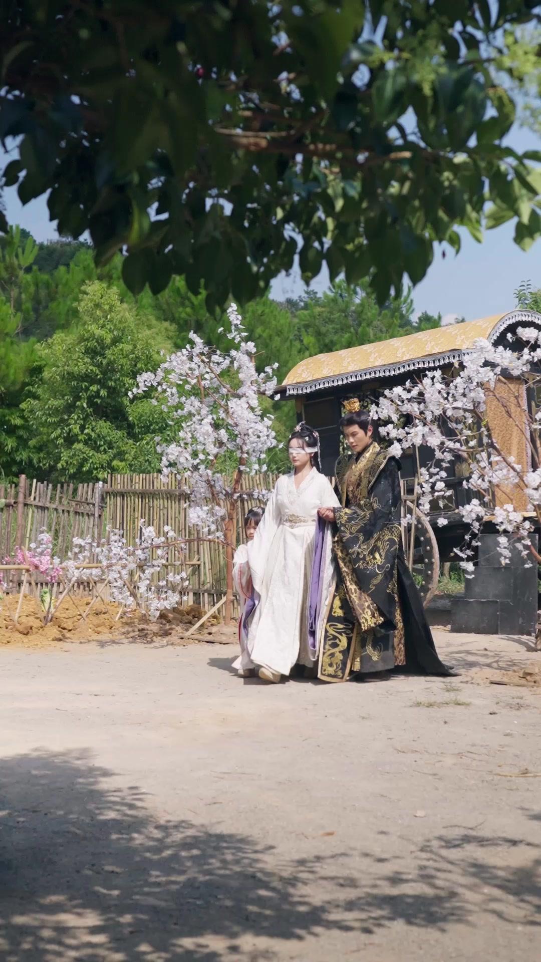 The Commoner Emperor’s Love Returns
