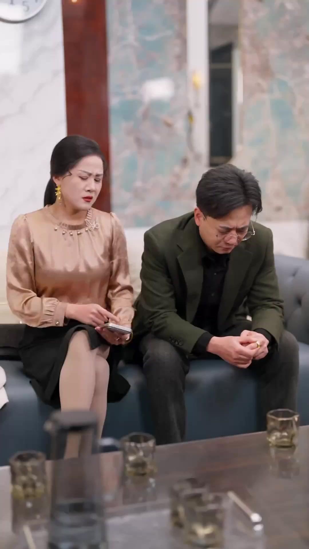 Topeng Palsu Keluarga