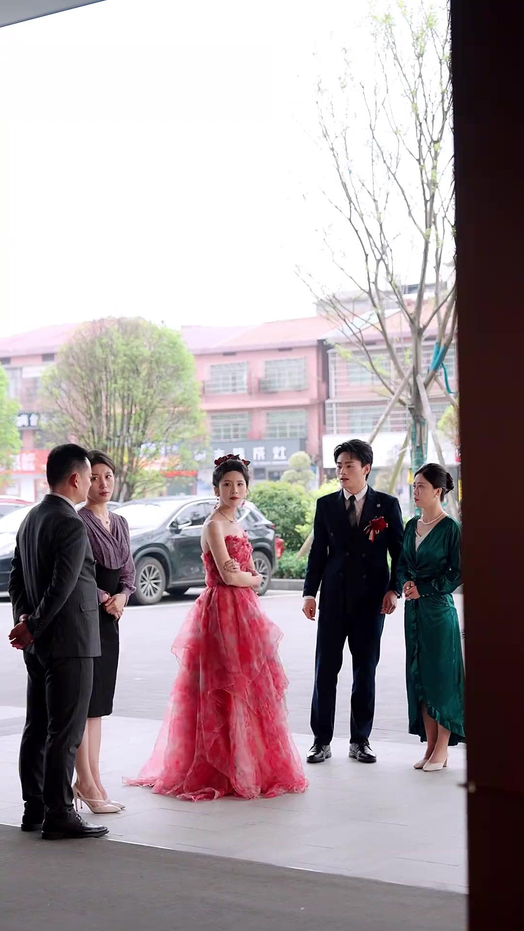 MARIAGE : RÉVEIL DE REINE