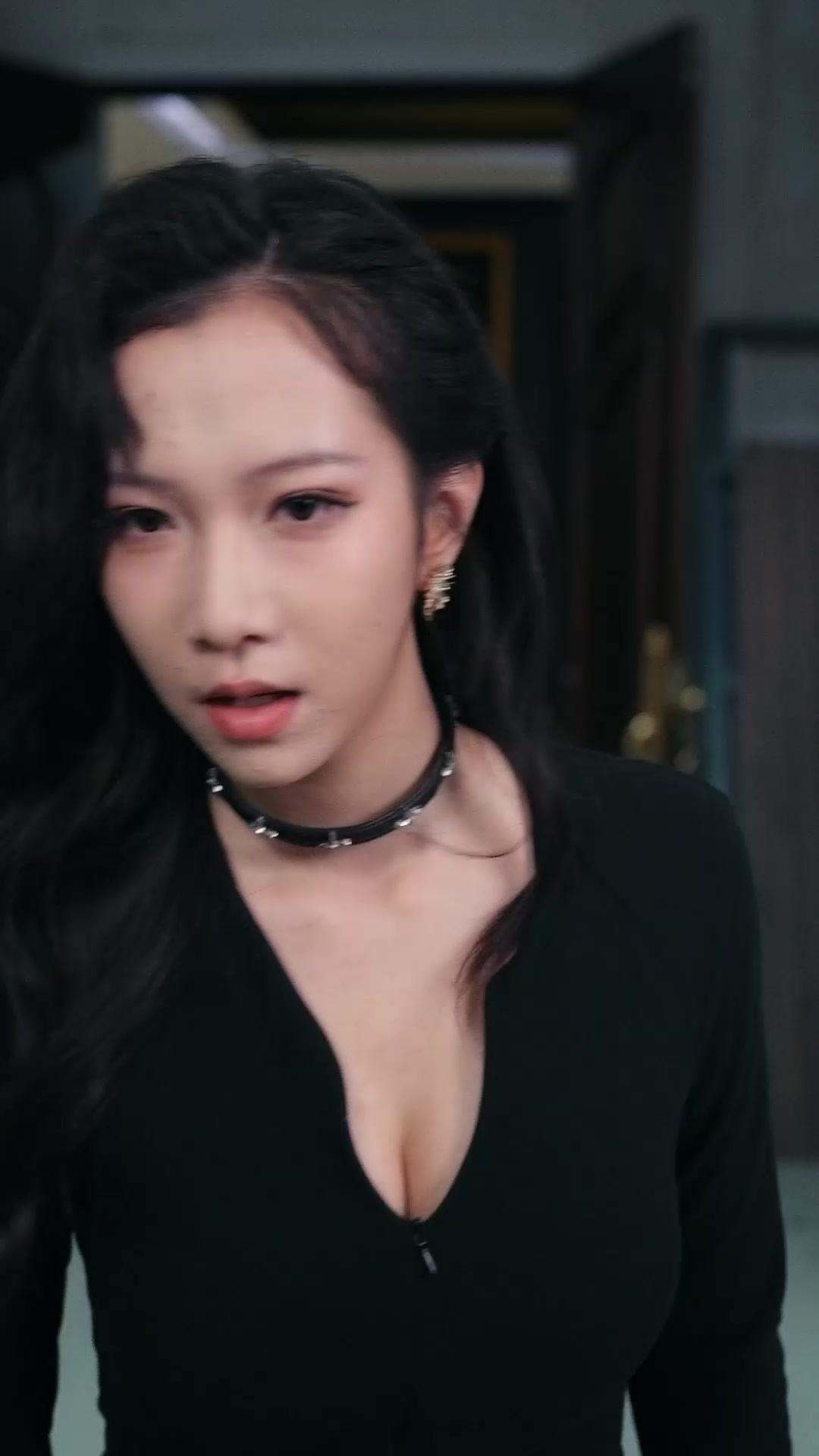 Primadona dan Pengawalnya