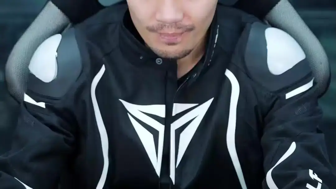 (مدبلج) سائق الشاحنات، أقوى مما تتخيل: عندما يتحول المُحاكي إلى ميدان معركة نفسية