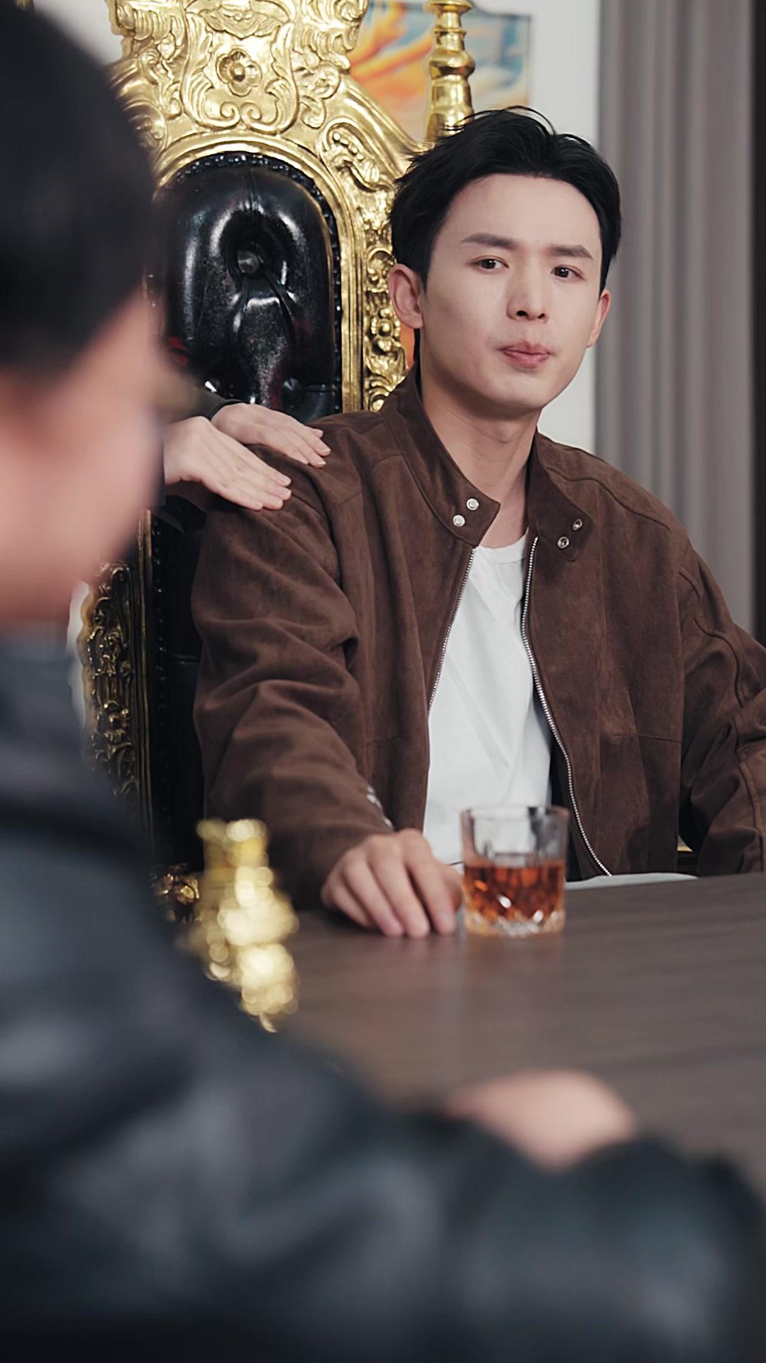 تزوجتُ رجلاً مفلسًا فاكتشفت أنه أسطورة