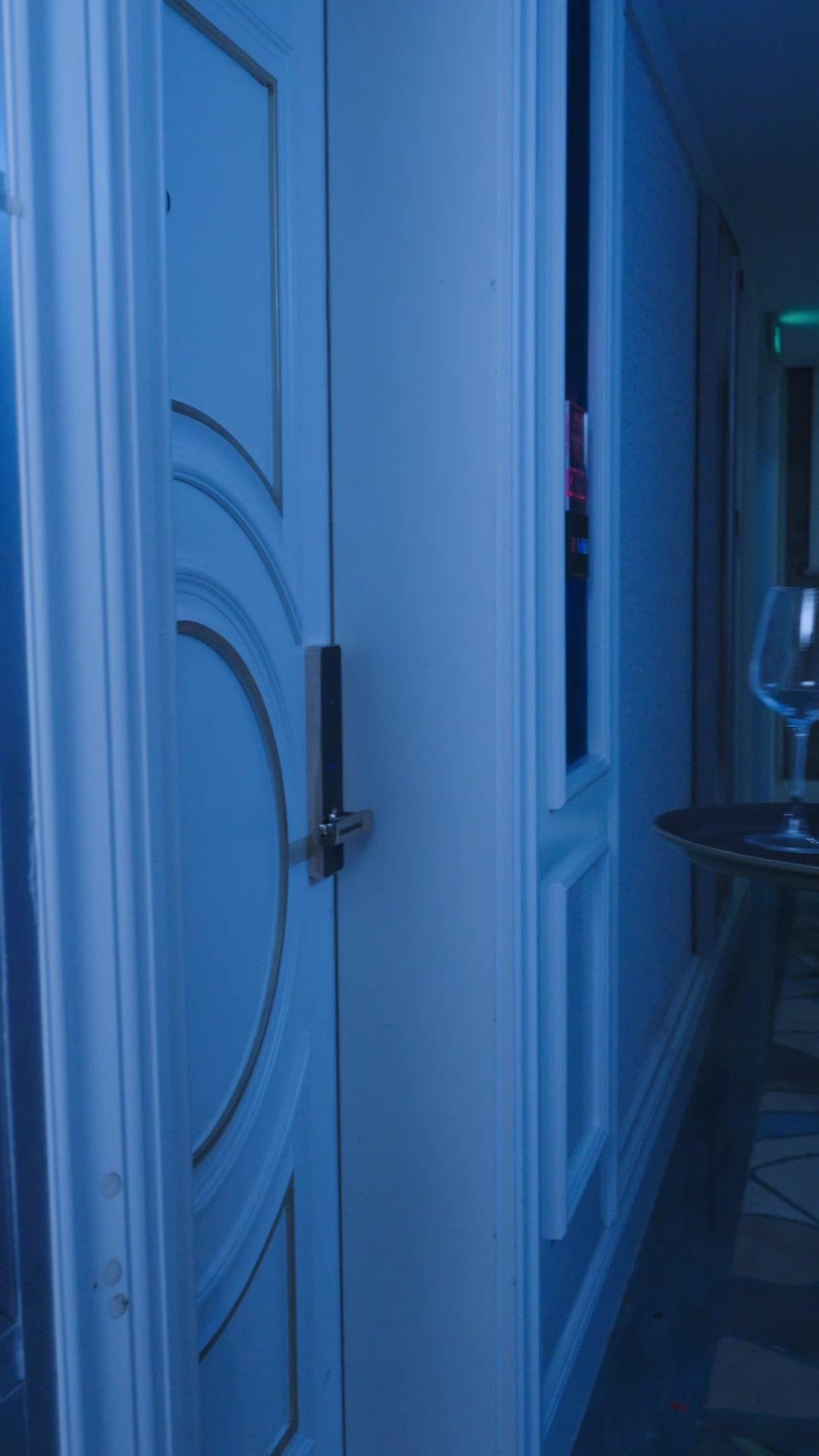 NOUVEAU VISAGE, VIEILLE RANCUNE