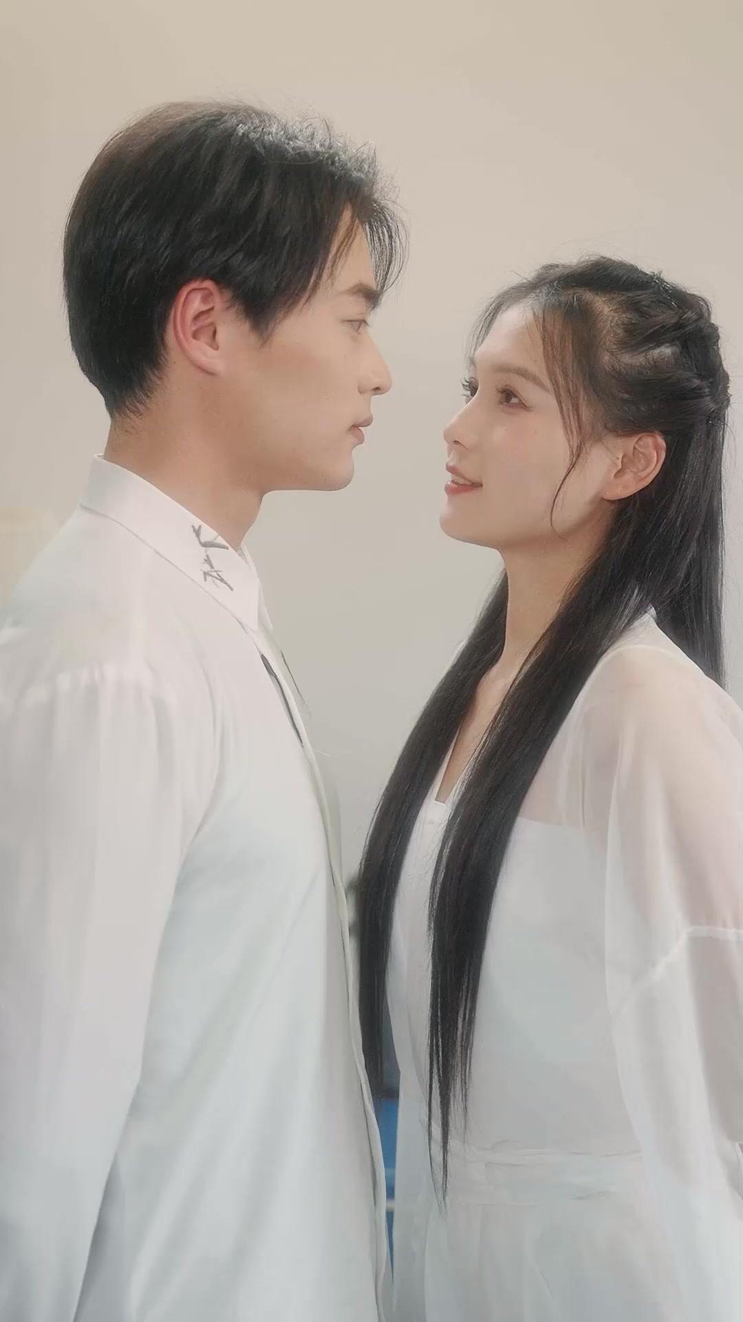 EMBRASSE-MOI JUSQU'À DEMAIN