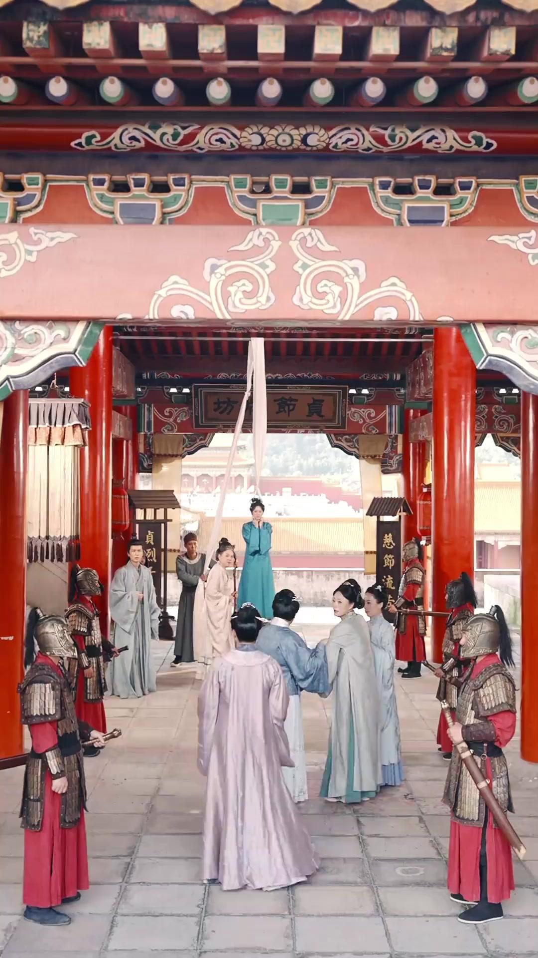 은밀한 구원, 황후의 길