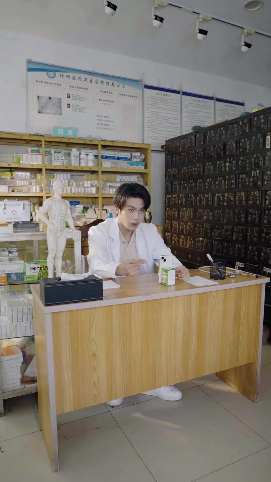 نظام الحكيم: مغامرات الطبيب