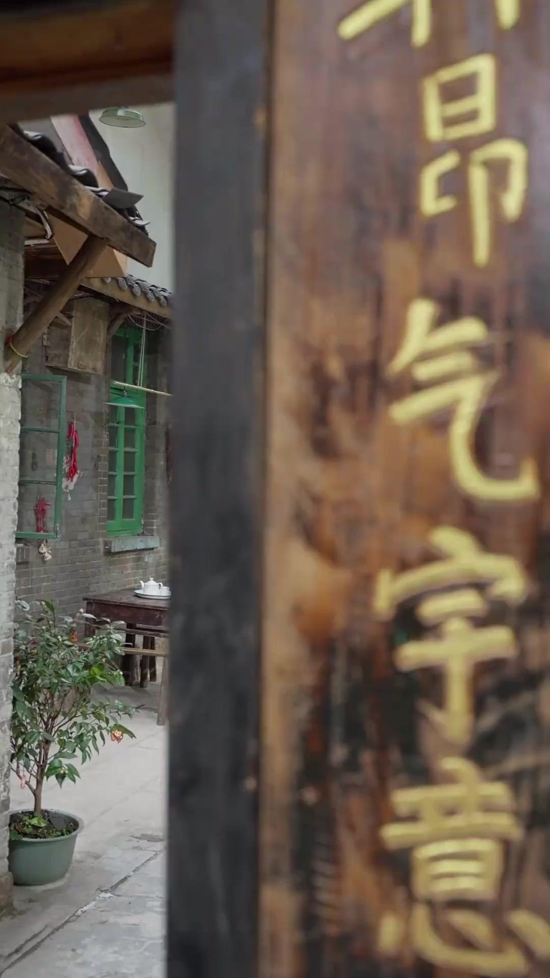 عشرون عاما في الضباب