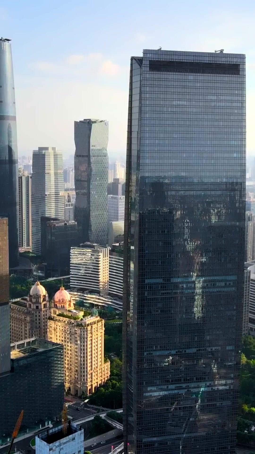 "남자 비서"에게 반했다면?