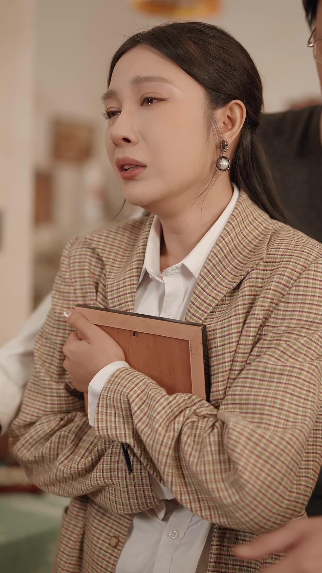 Cinta yang penuh bohongan