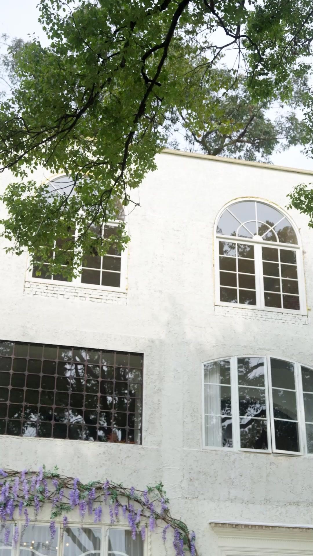 Entre cenizas, volvió por ella