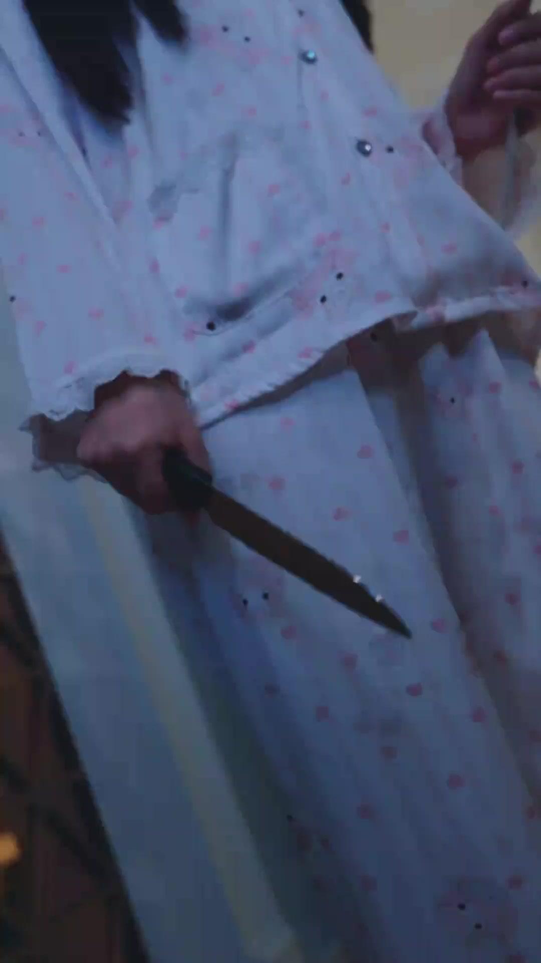 (Doblado) Hija falsa actúa, pero soy loca