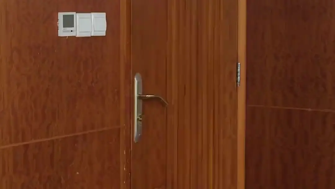 (Doublage) MA FEMME, LA PDG : Le bracelet volé et le fiancé inattendu