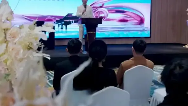 Falling Stars: When the Audience Becomes the Script