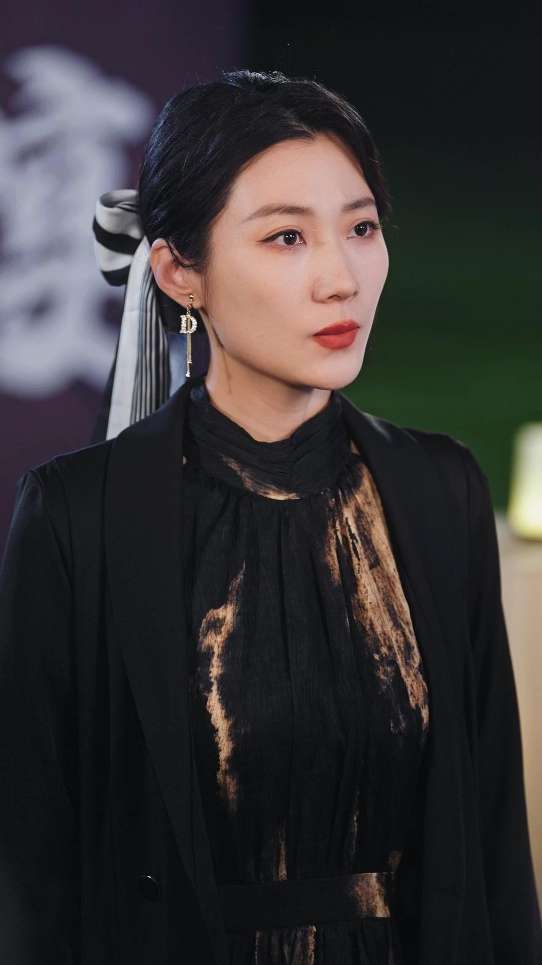 Sang Penyanyi Dibalik Topeng