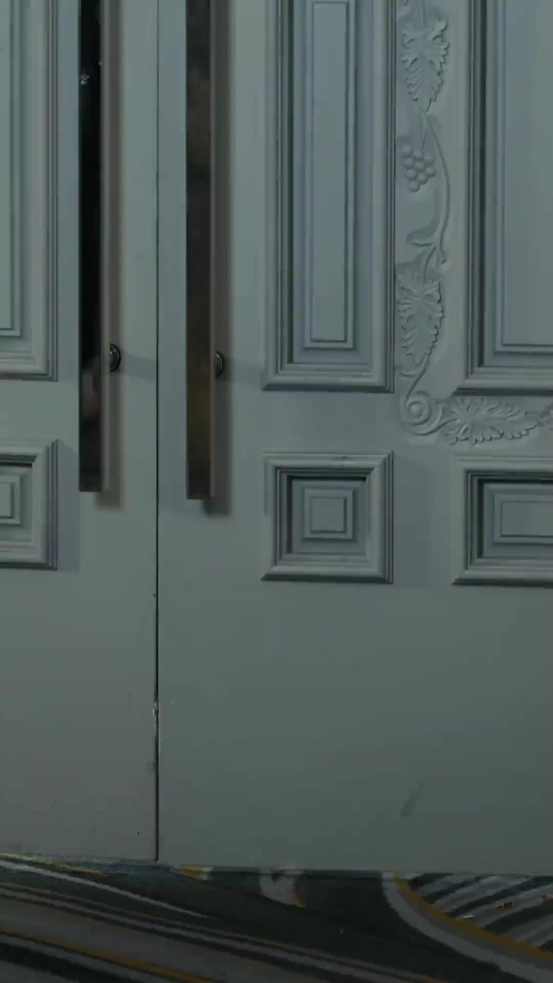 Herdeira Grávida: Mimada por 5 Tios Bilionários