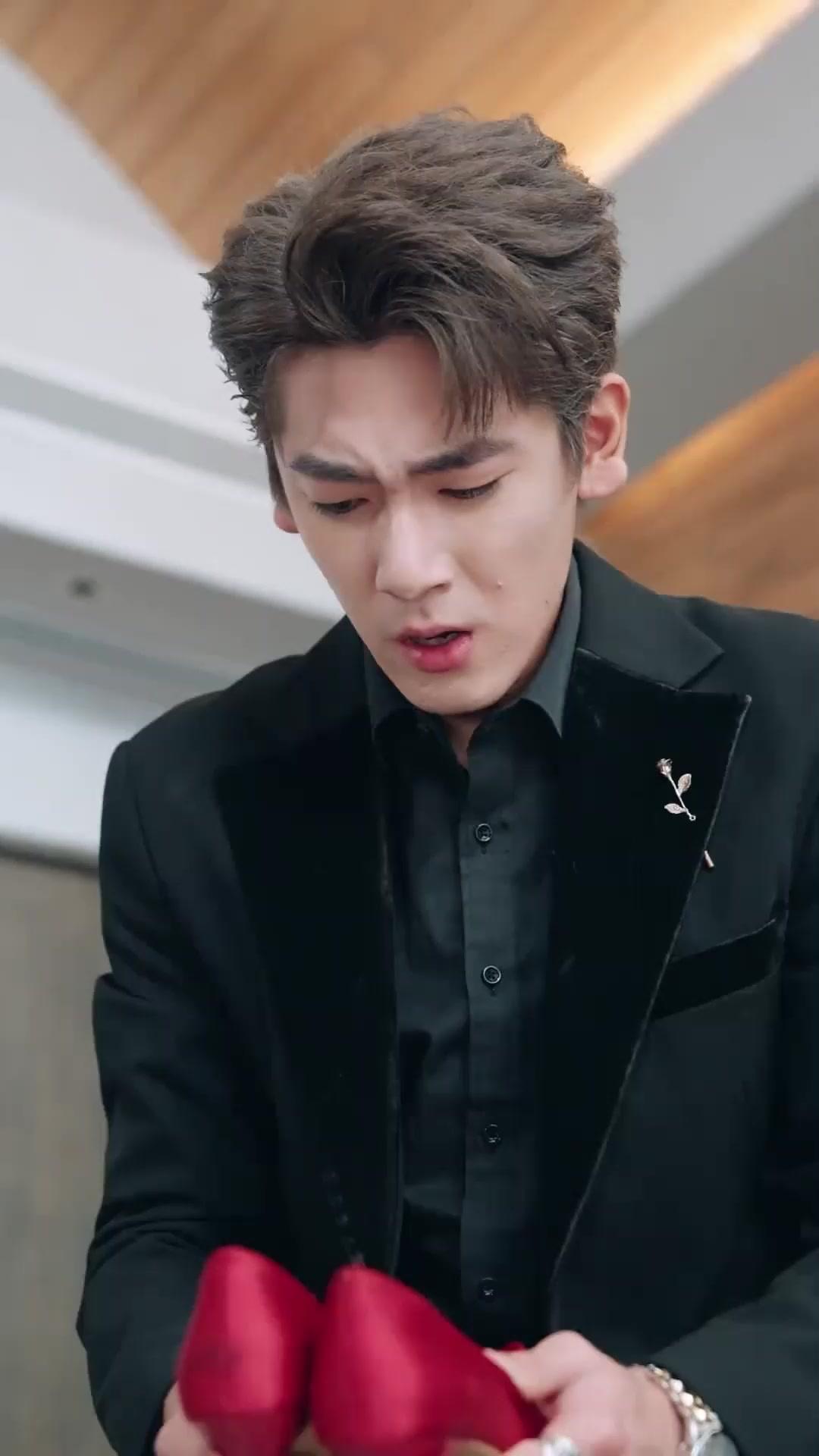 (พากย์เสียง) กุหลาบในเปลวเพลิง