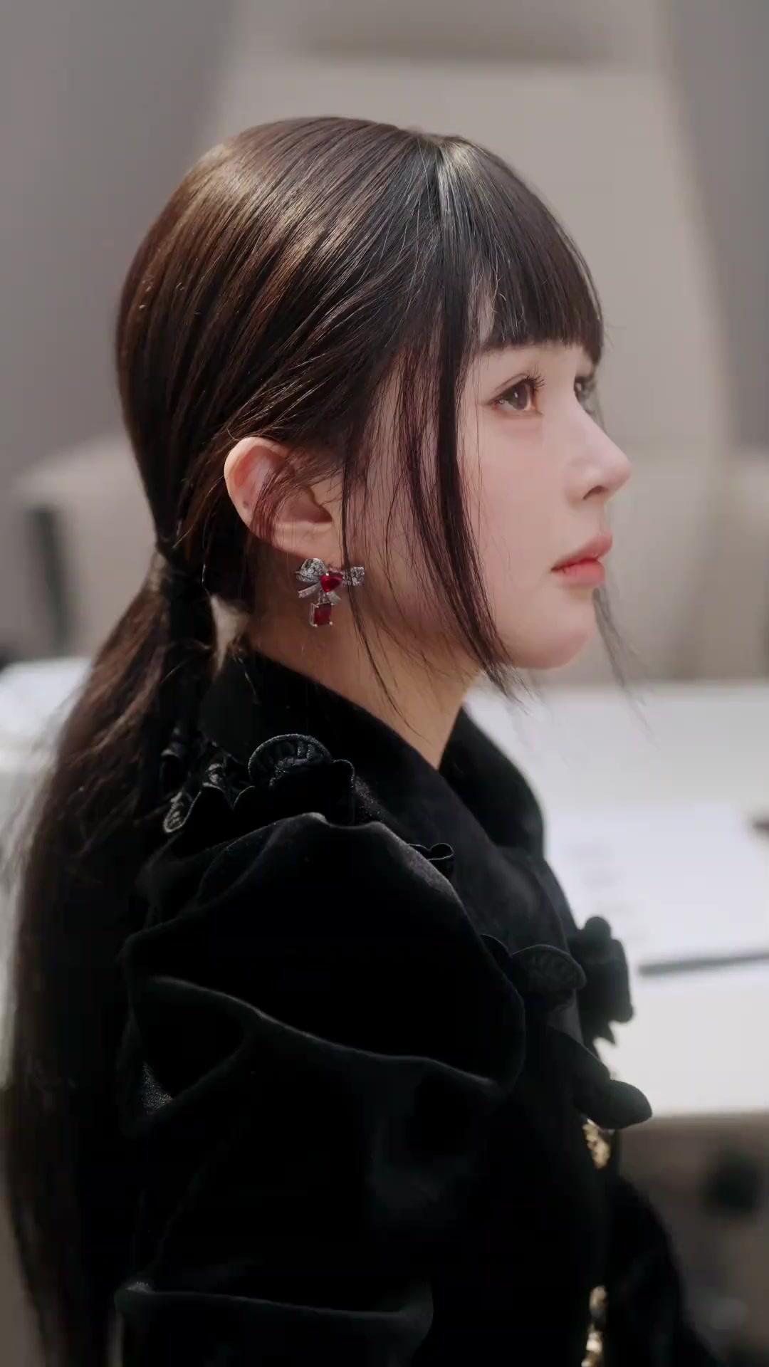 죽은 이름들 위에서