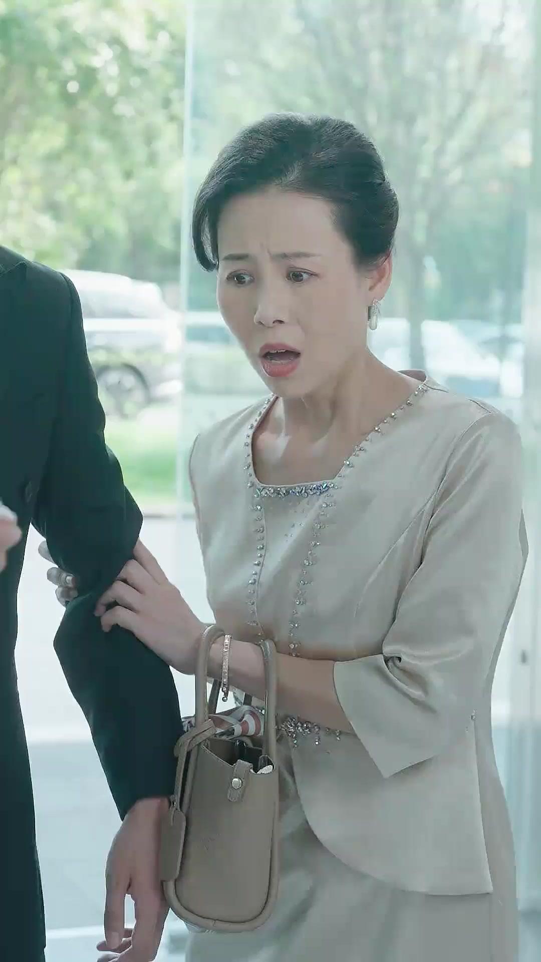 (Sulih suara)Cinta berubah menjadi benci