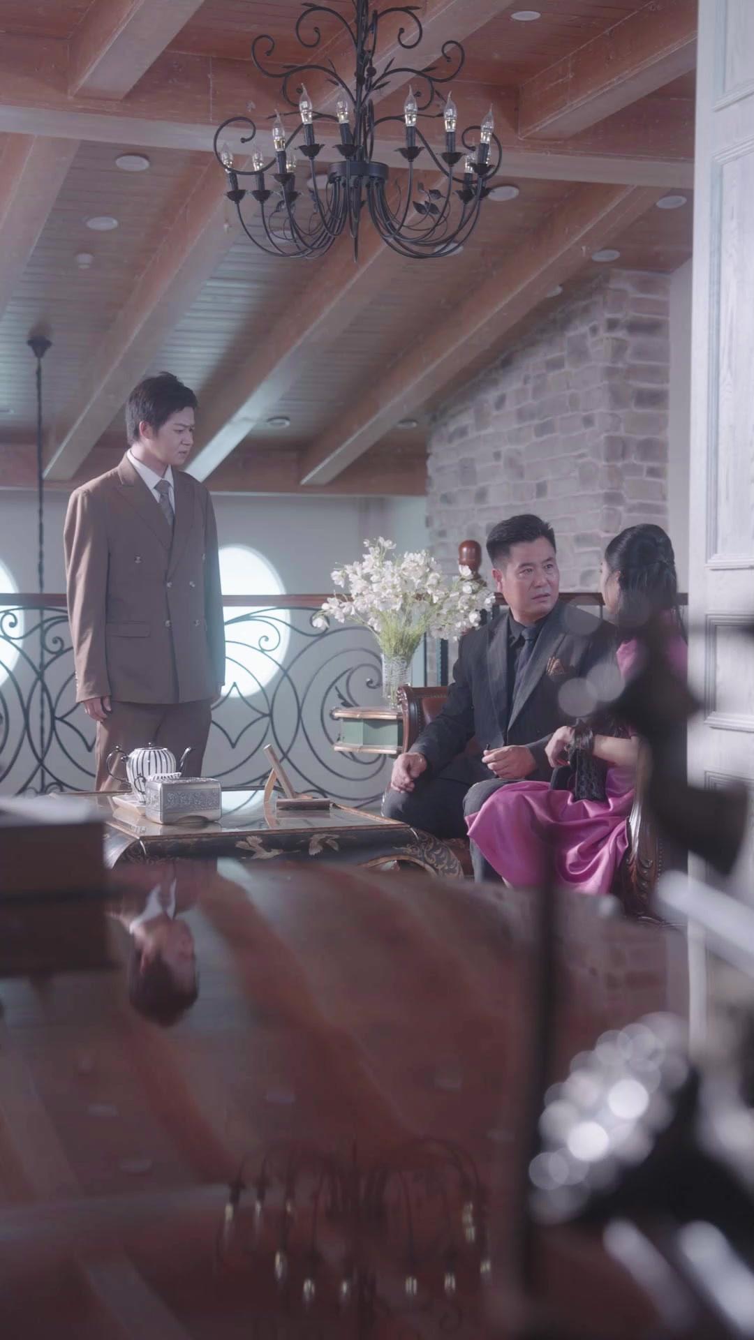 Pacarku Kaya, Hidupku Sempurna