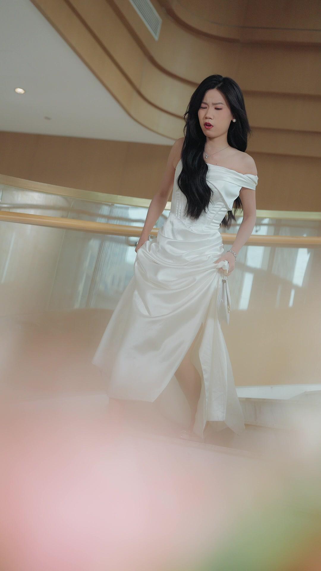 MARI PAR CONTRAT : MI-MILLIARD