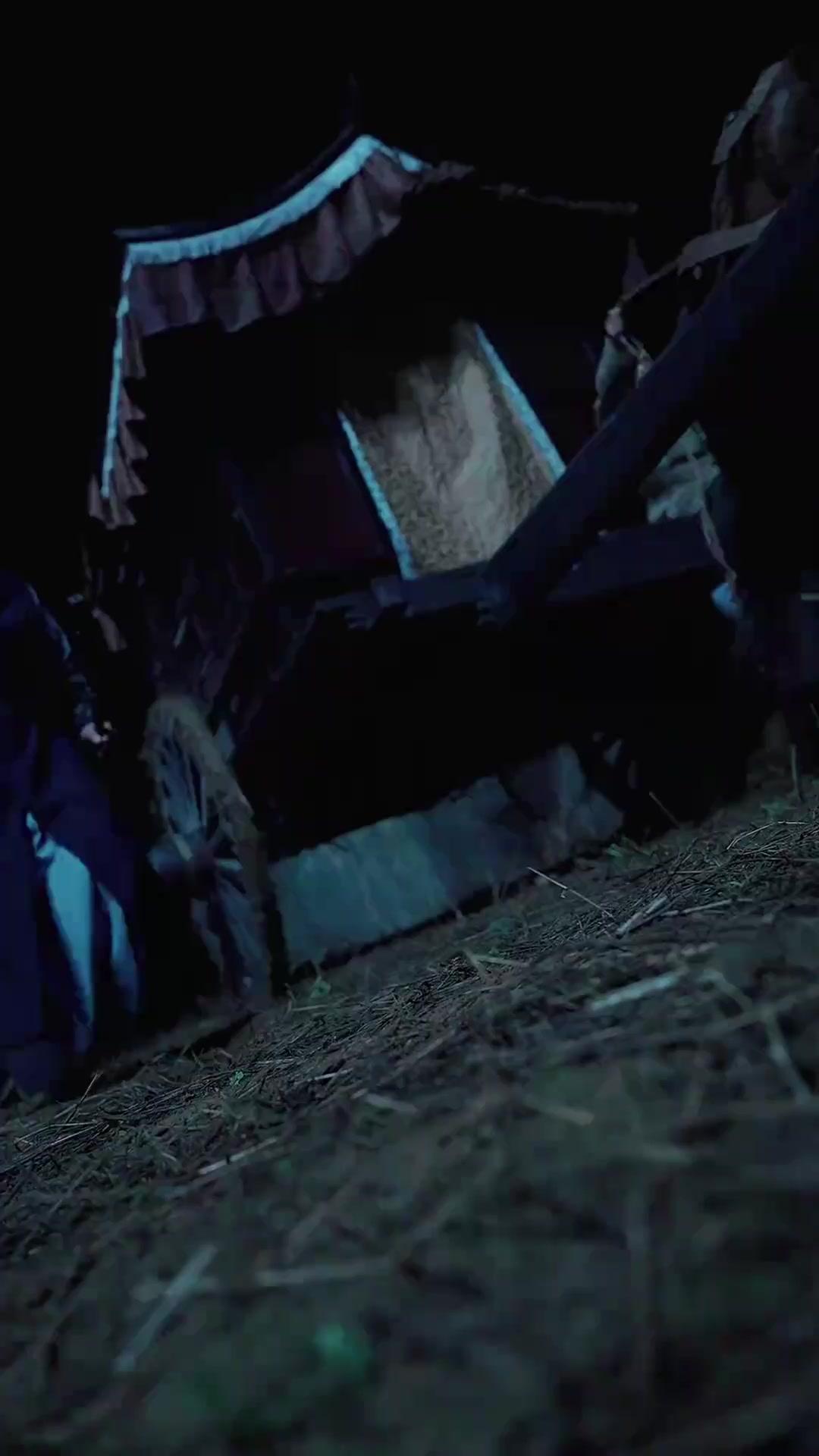 รักเร้นบนหมอนแห่งราชบัลลังก์