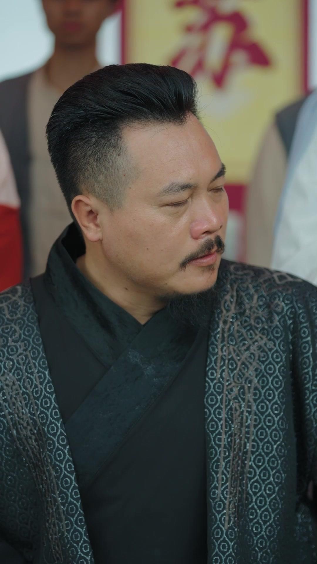 Jangan Berisik, Dewa Silat Lahir