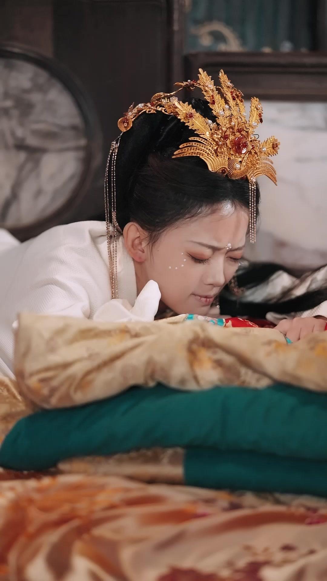 Kiss or Kill: The Consort's Return