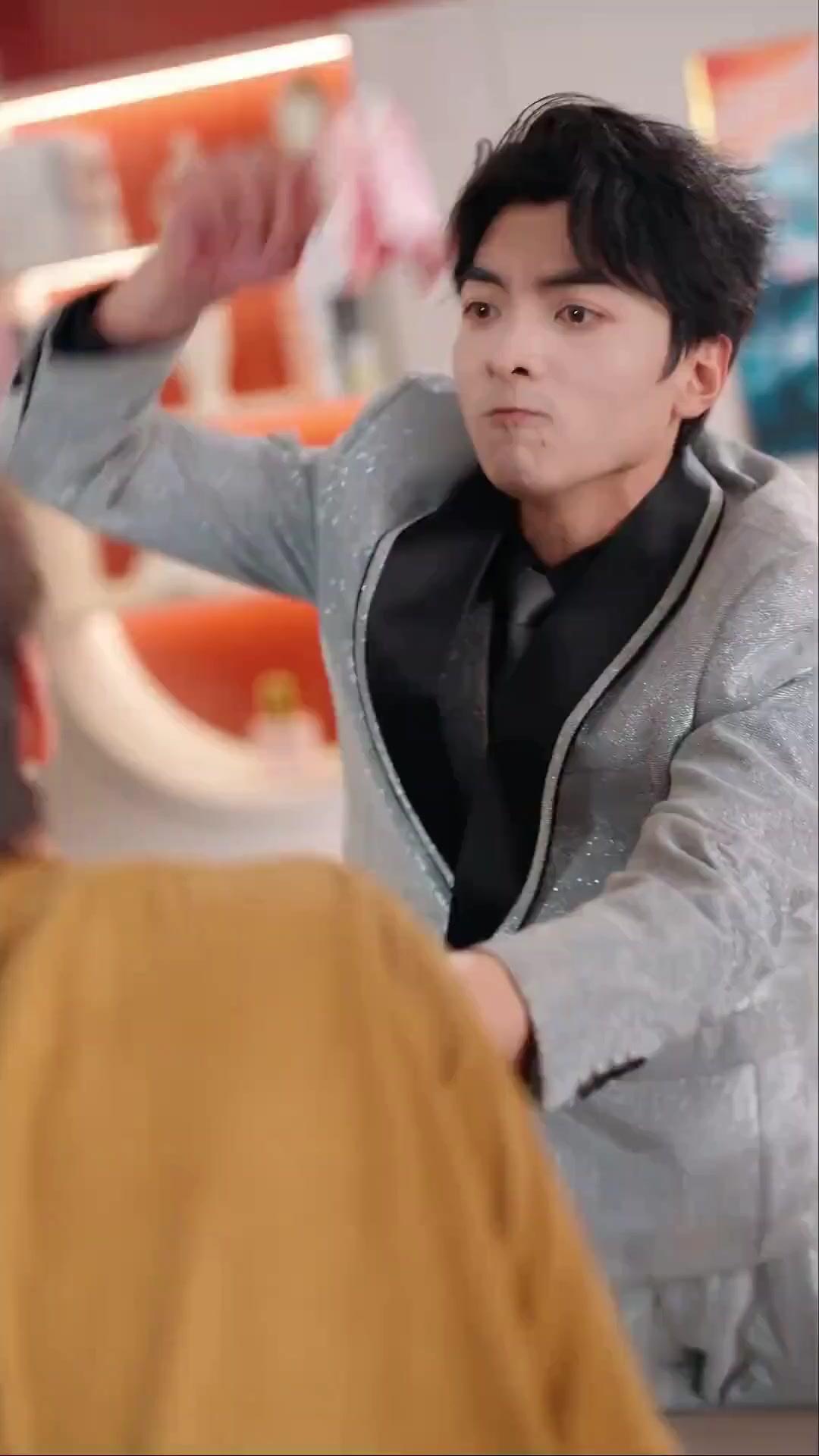 (Doblado) El despedido que enamoró a la Emperatriz