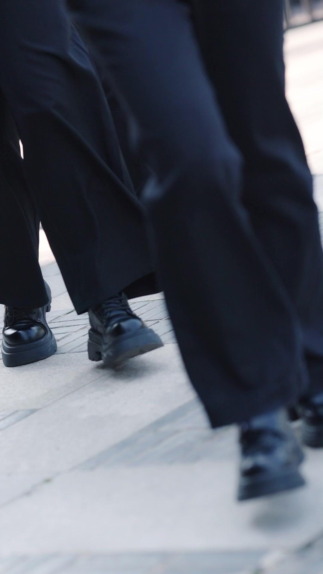 개틀링을 든 신부