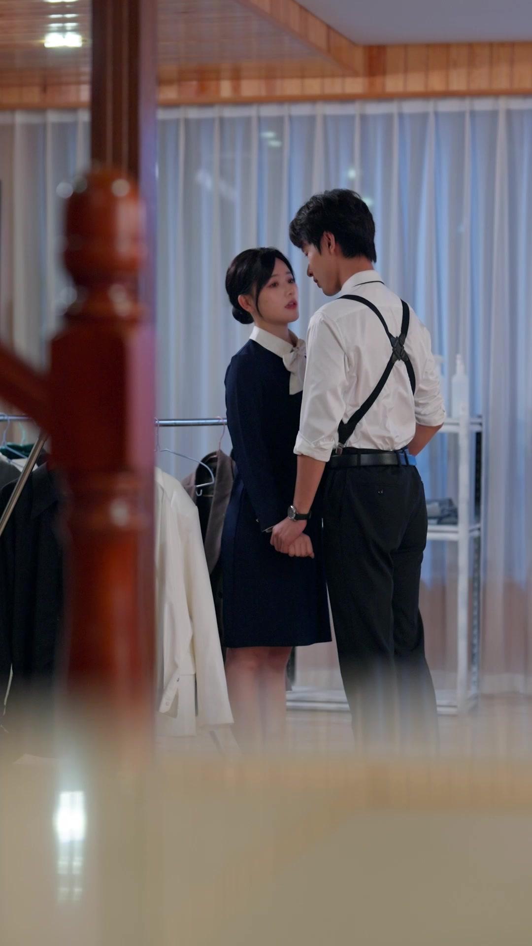 Dusta Terbongkar, Cinta Bermahkota