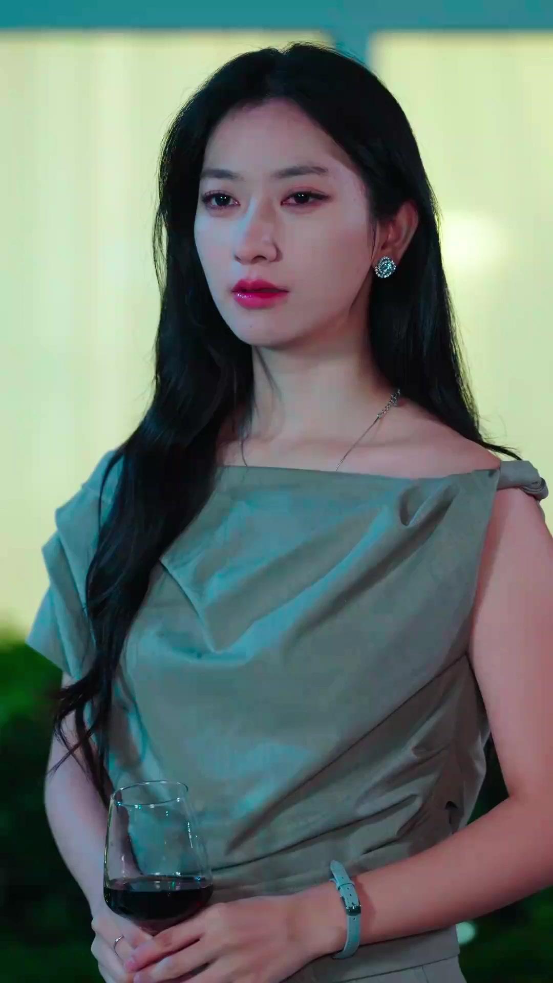 Bukan Untuk Dicintai