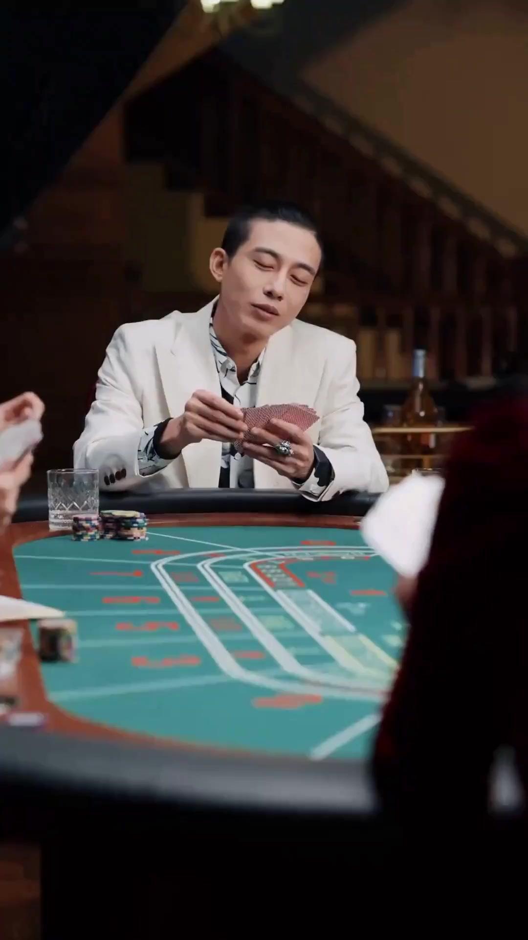 (Dubbed) This Chef? He's Gamble King!