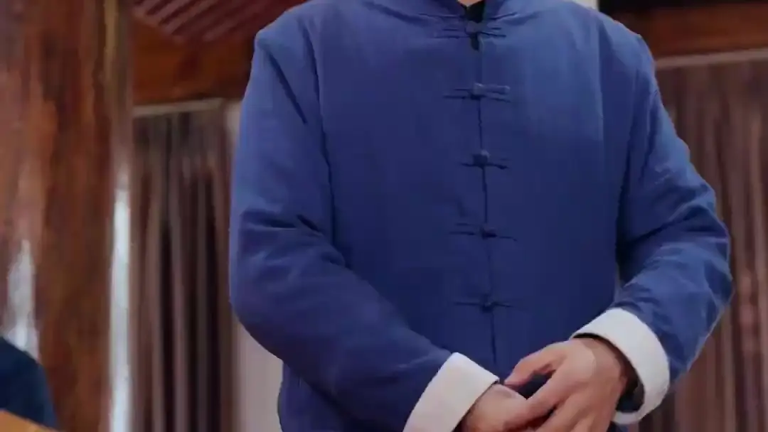 (Dublajlı) Ölümsüz Düştü Dünyaya, Eşim Kara Anka: Kırık Sandalye ve Yeşil Kadeh Arasında Gizem