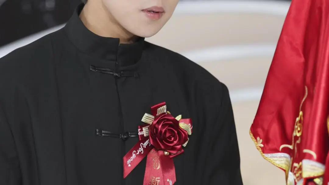 Red Silk, Cold Hands, Hot Drama