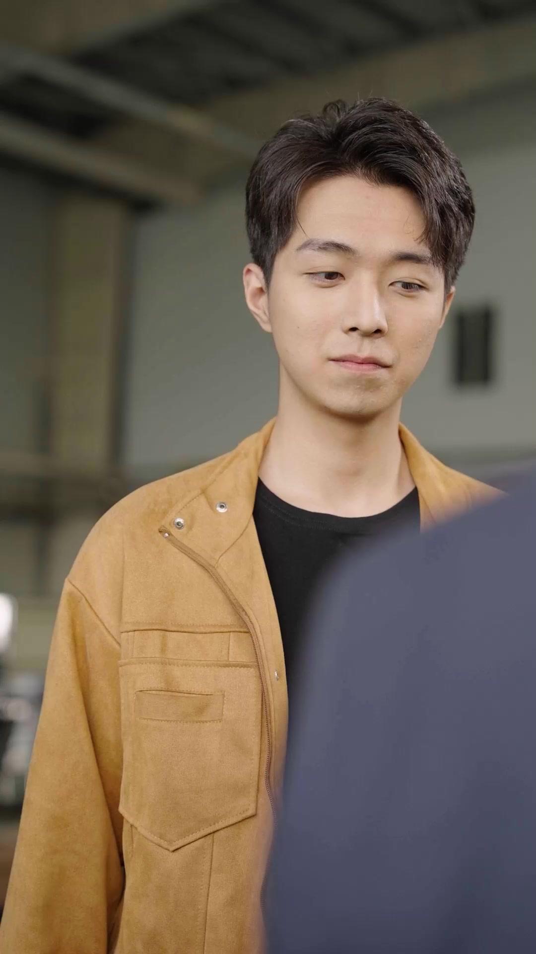 Il vero e falso giovane signore della famiglia miliardaria