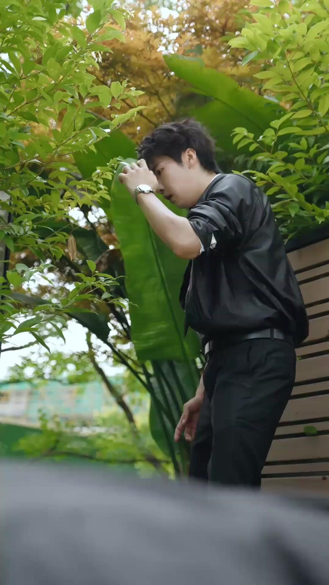 겹쳐진 책과 현실