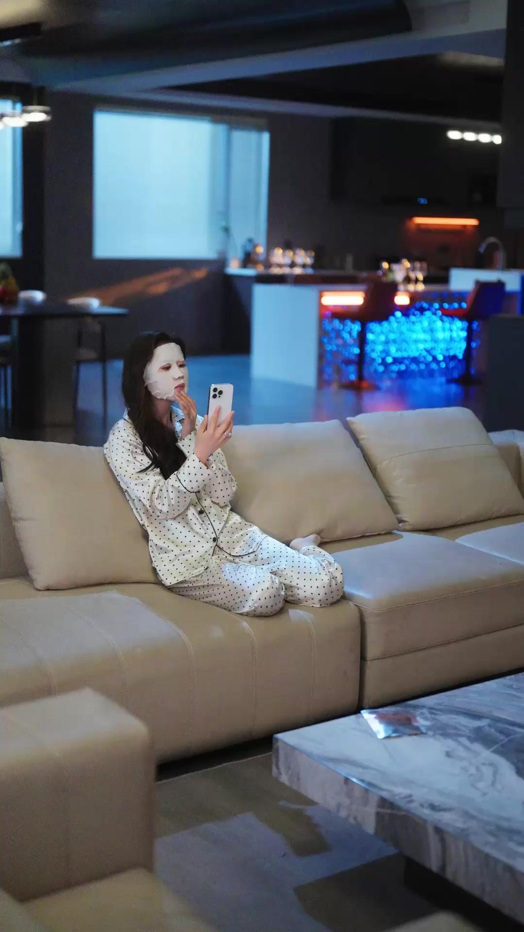 Cold Marriage, Hot Secret